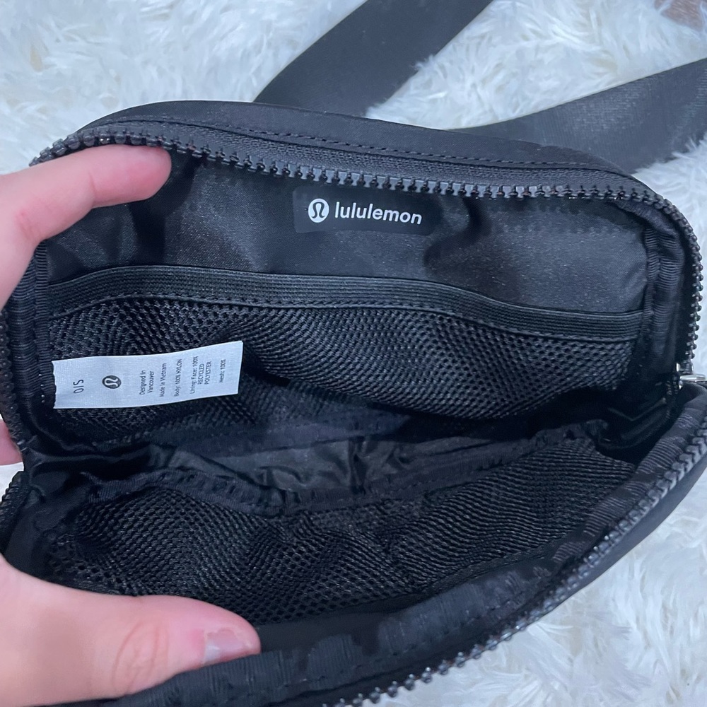 NWT lululemon everywhere belt bag black - Picture 6 of 6